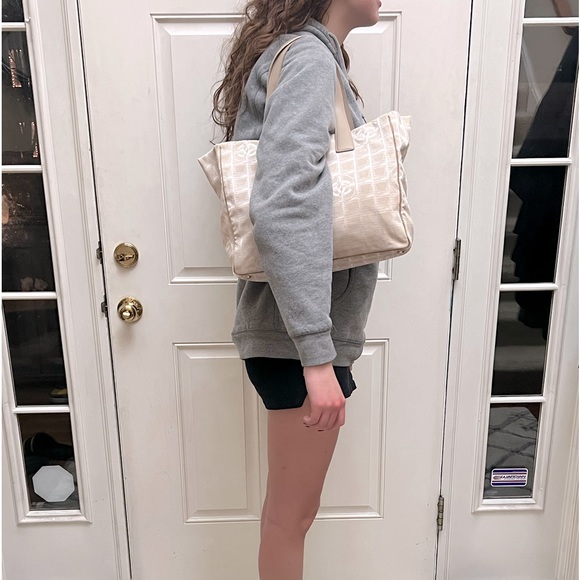 ❤️Authentic CHANEL Tote❤️ - Picture 15 of 16